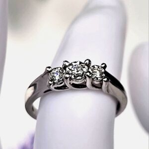 DIAMOND 3 stones ,Sterling Silver Ring